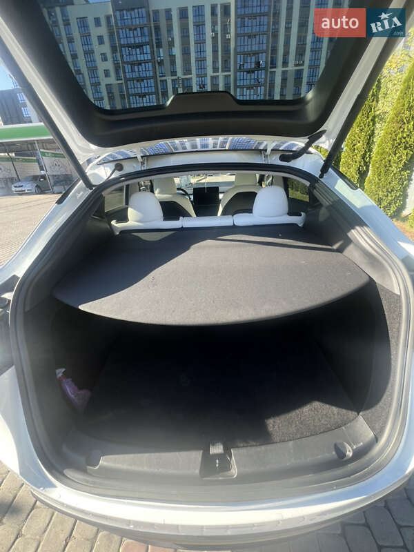 Внедорожник / Кроссовер Tesla Model Y 2022 в Ивано-Франковске