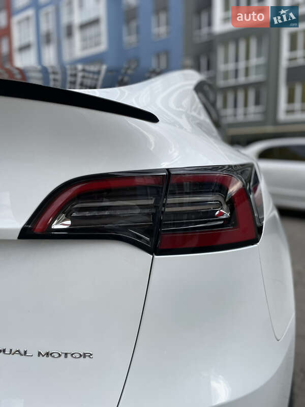 Внедорожник / Кроссовер Tesla Model Y 2021 в Черновцах