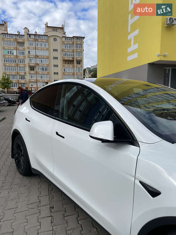 Внедорожник / Кроссовер Tesla Model Y 2021 в Черновцах