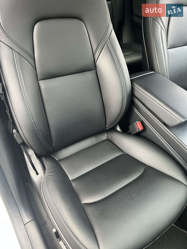 Позашляховик / Кросовер Tesla Model Y 2021 в Києві фото 12 Позашляховик / Кросовер Tesla Model Y 2021 в Києві