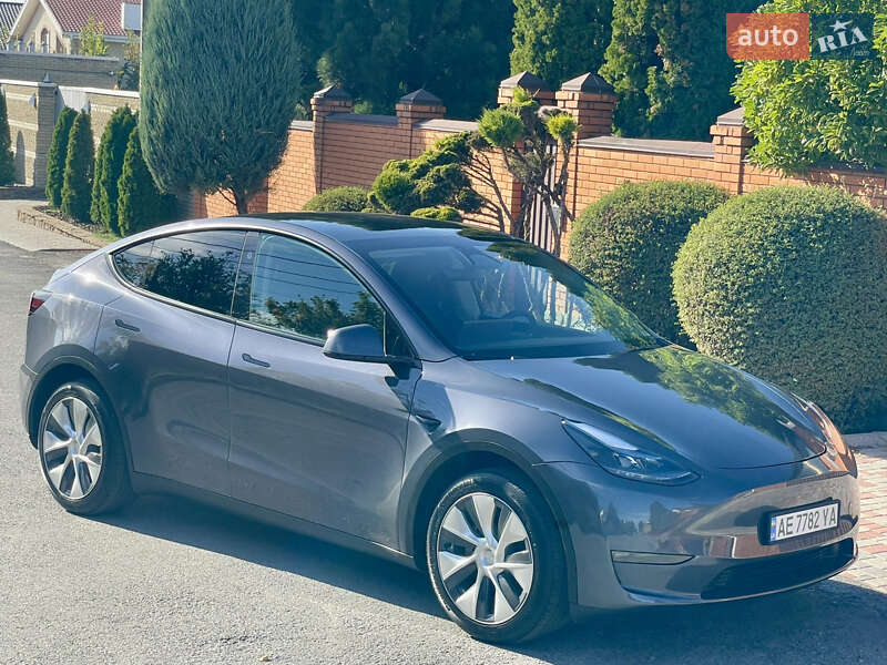Позашляховик / Кросовер Tesla Model Y 2023 в  фото Позашляховик / Кросовер Tesla Model Y 2023 в