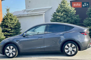 Позашляховик / Кросовер Tesla Model Y 2023 в  фото 12 Позашляховик / Кросовер Tesla Model Y 2023 в