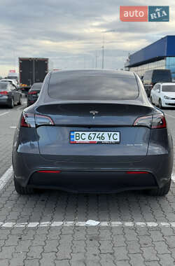 Позашляховик / Кросовер Tesla Model Y 2023 в  фото 6 Позашляховик / Кросовер Tesla Model Y 2023 в