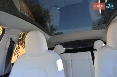 Внедорожник / Кроссовер Tesla Model Y 2024 в 