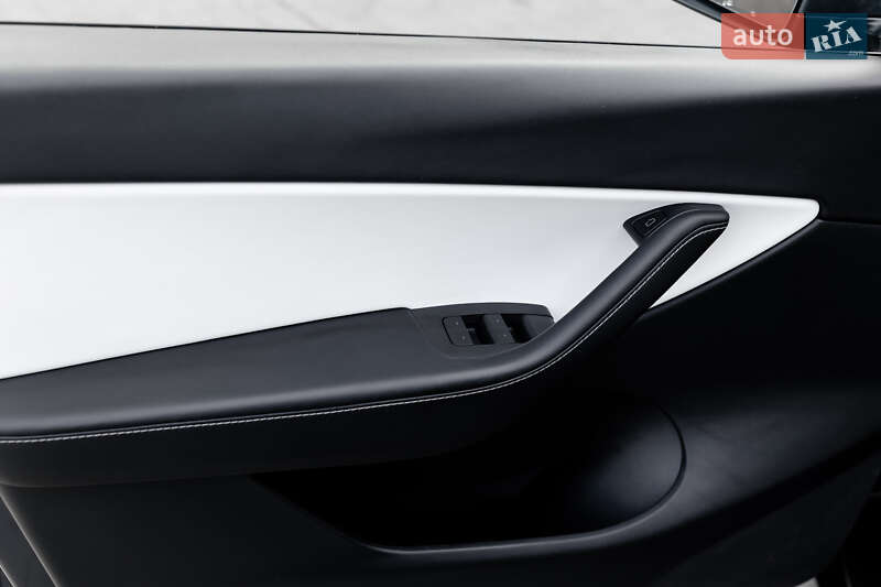 Внедорожник / Кроссовер Tesla Model Y 2022 в Луцке