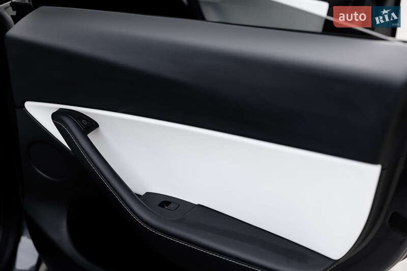 Внедорожник / Кроссовер Tesla Model Y 2022 в Луцке