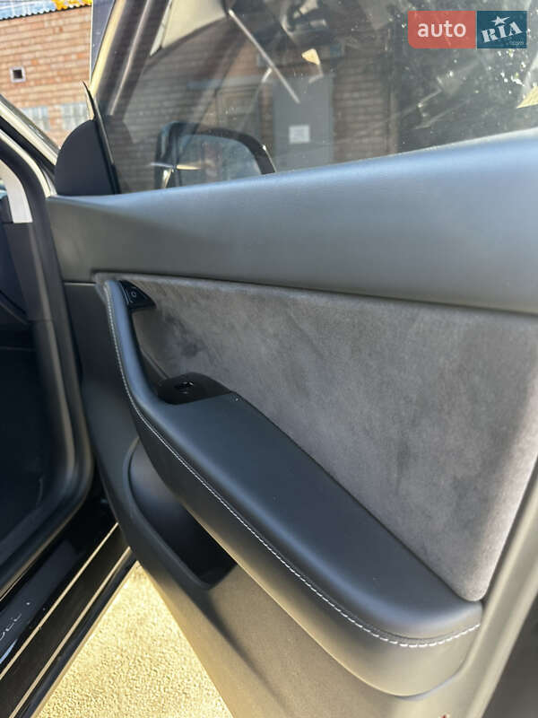 Внедорожник / Кроссовер Tesla Model Y 2020 в Днепре