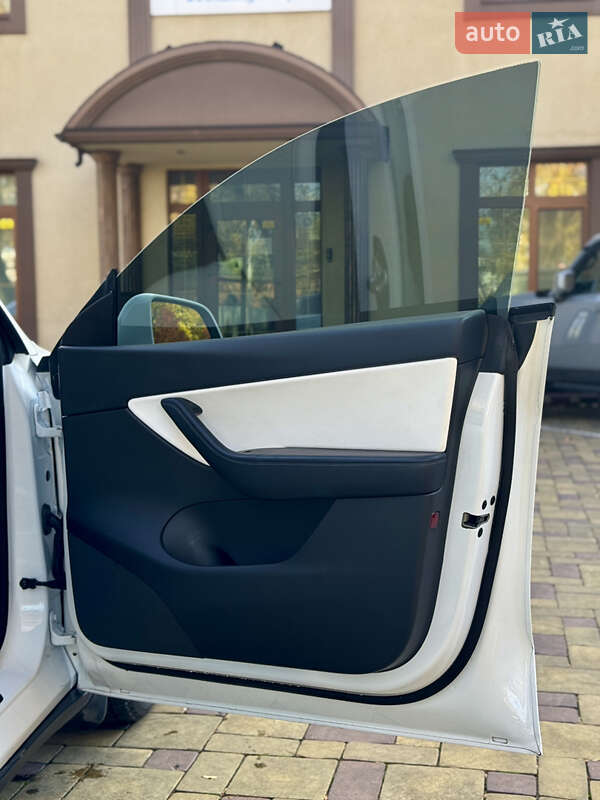Позашляховик / Кросовер Tesla Model Y 2021 в Кременчуці