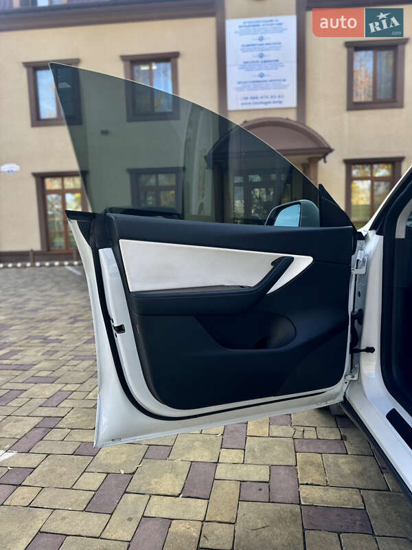 Позашляховик / Кросовер Tesla Model Y 2021 в Кременчуці