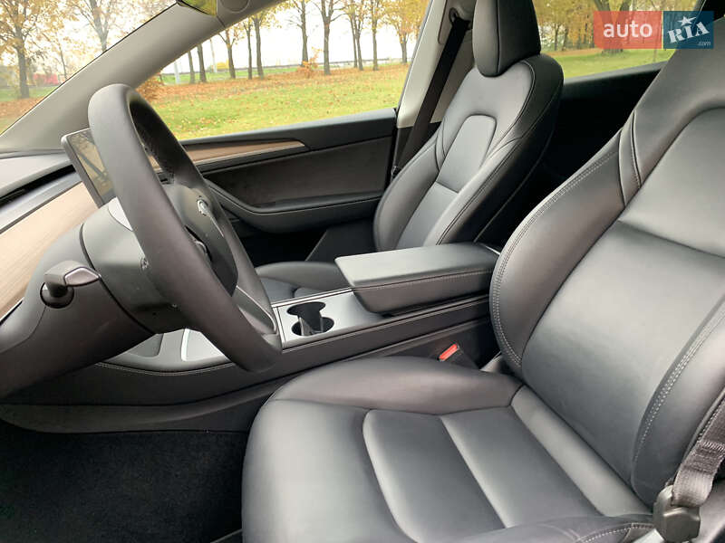 Внедорожник / Кроссовер Tesla Model Y 2024 в Киеве