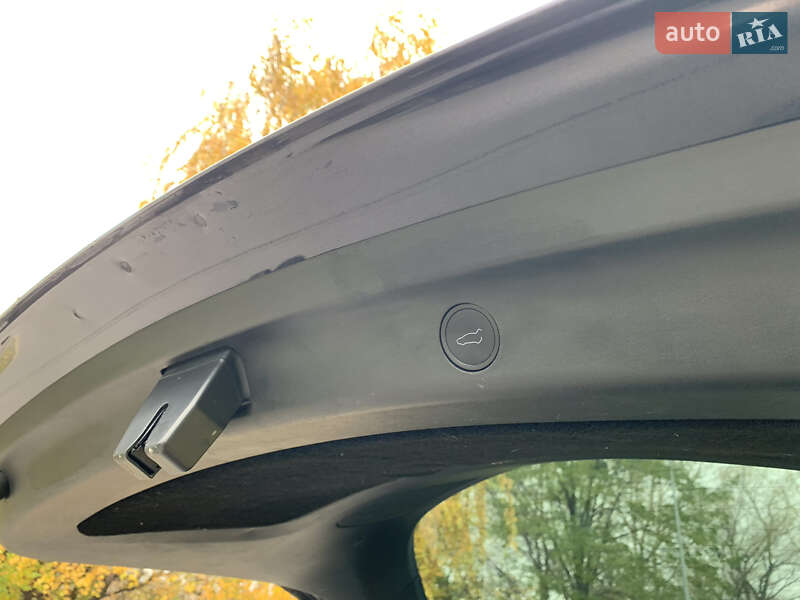 Внедорожник / Кроссовер Tesla Model Y 2024 в Киеве