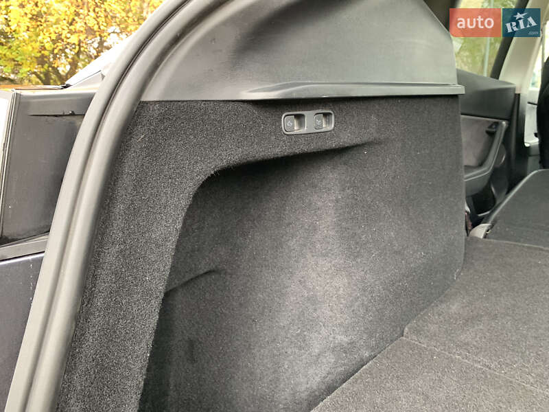 Внедорожник / Кроссовер Tesla Model Y 2024 в Киеве