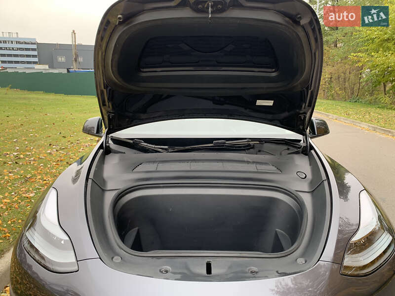 Внедорожник / Кроссовер Tesla Model Y 2024 в Киеве