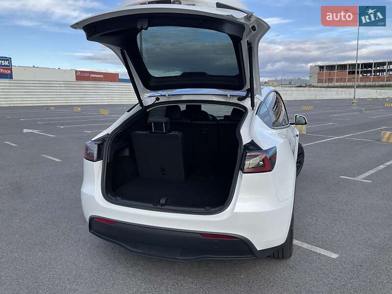 Позашляховик / Кросовер Tesla Model Y 2024 в Львові фото 10 Позашляховик / Кросовер Tesla Model Y 2024 в Львові