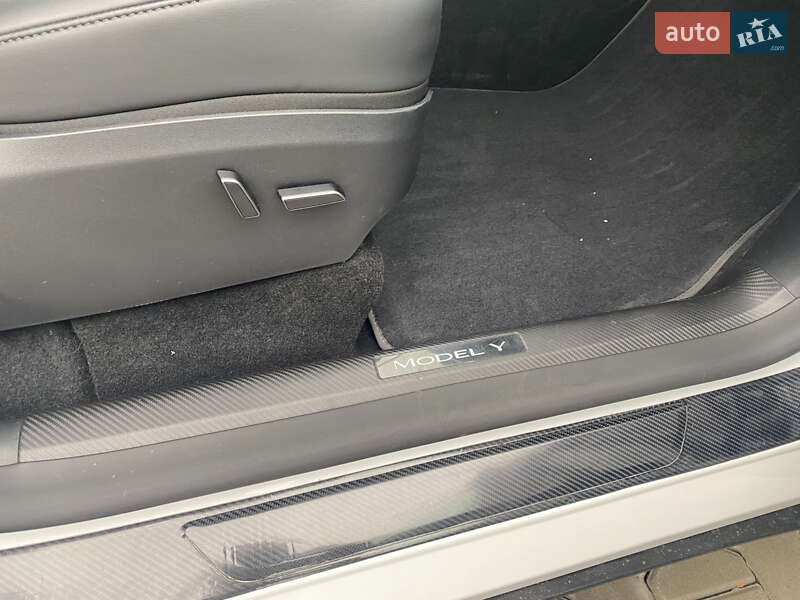 Позашляховик / Кросовер Tesla Model Y 2023 в Києві фото 22 Позашляховик / Кросовер Tesla Model Y 2023 в Києві