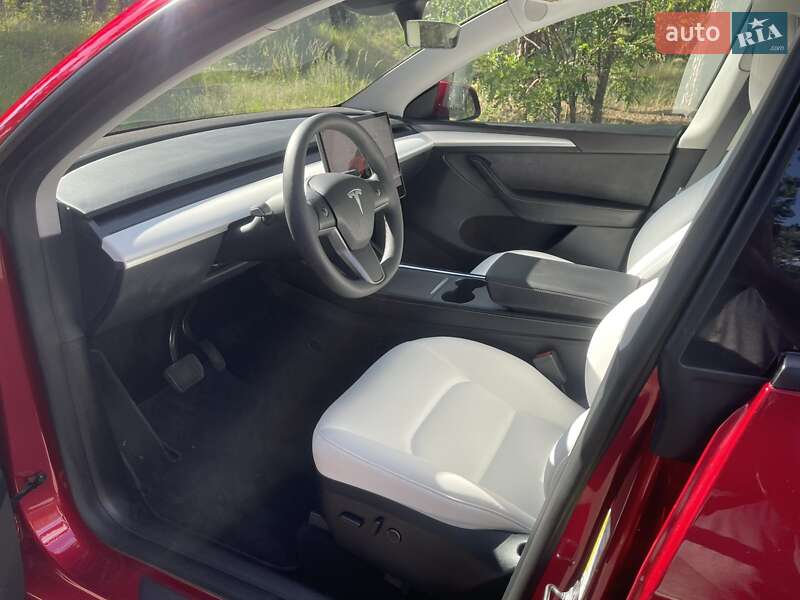 Позашляховик / Кросовер Tesla Model Y 2024 в Києві фото 13 Позашляховик / Кросовер Tesla Model Y 2024 в Києві