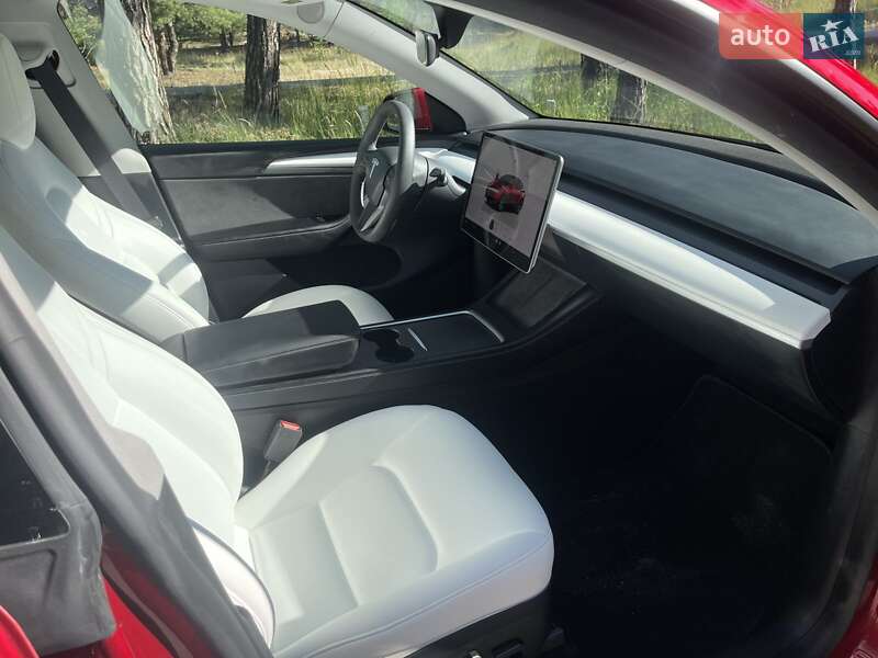 Позашляховик / Кросовер Tesla Model Y 2024 в Києві фото 18 Позашляховик / Кросовер Tesla Model Y 2024 в Києві