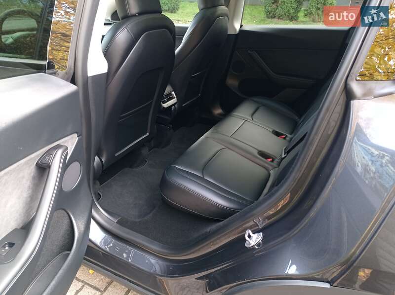 Внедорожник / Кроссовер Tesla Model Y 2024 в Ровно