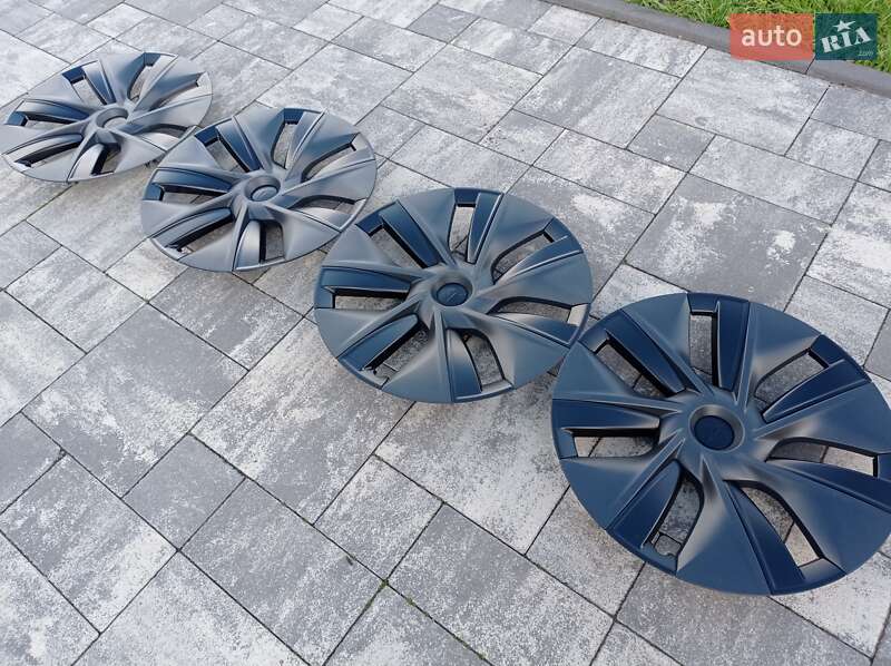 Внедорожник / Кроссовер Tesla Model Y 2024 в Ровно