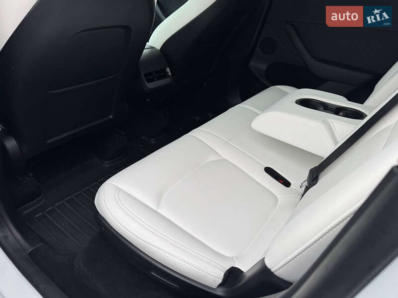 Позашляховик / Кросовер Tesla Model Y 2022 в Стрию