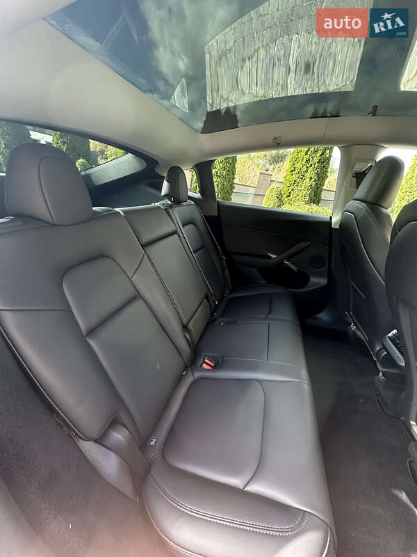 Внедорожник / Кроссовер Tesla Model Y 2023 в Черновцах