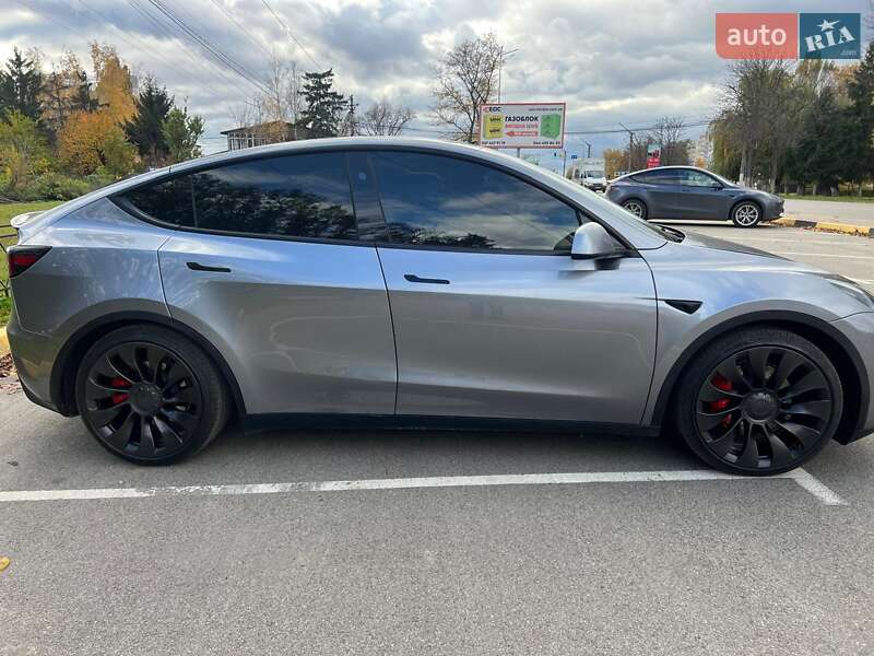 Внедорожник / Кроссовер Tesla Model Y 2024 в Киеве