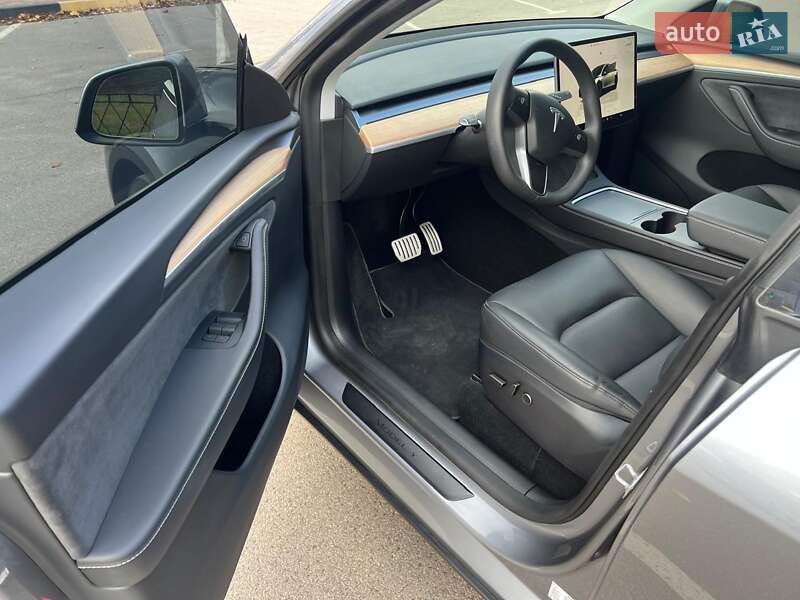 Внедорожник / Кроссовер Tesla Model Y 2024 в Киеве