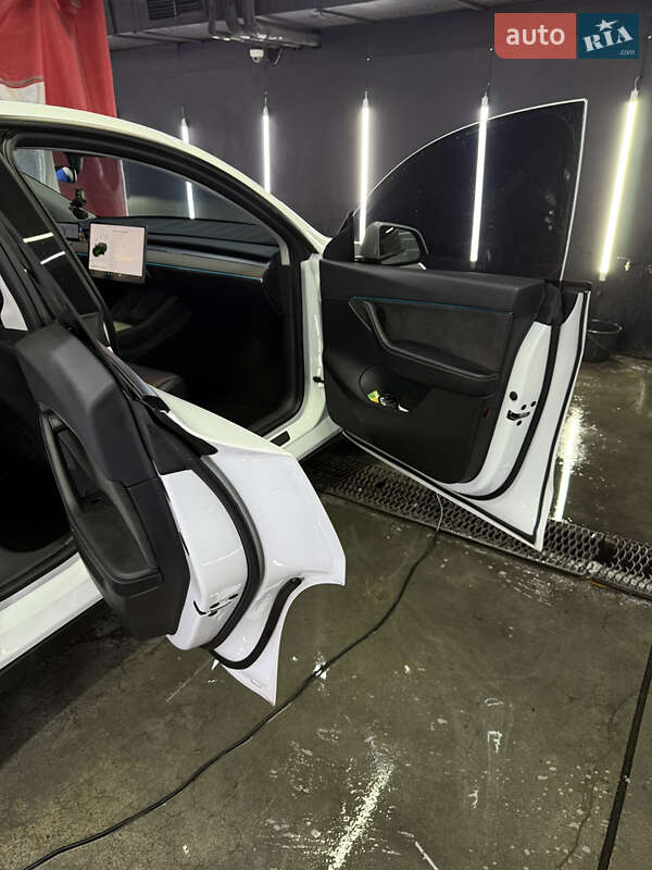 Позашляховик / Кросовер Tesla Model Y 2021 в Дніпрі