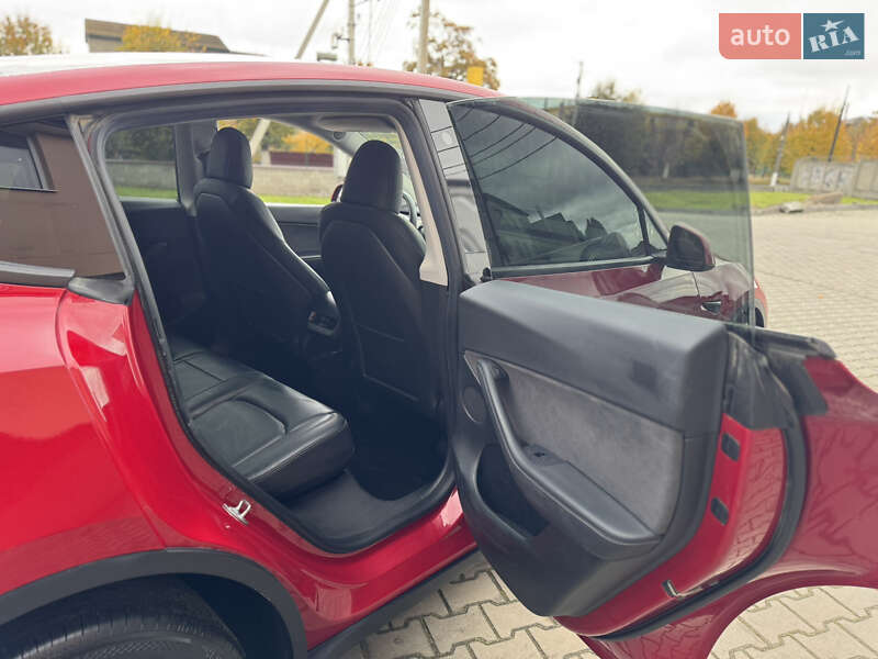 Позашляховик / Кросовер Tesla Model Y 2021 в Луцьку