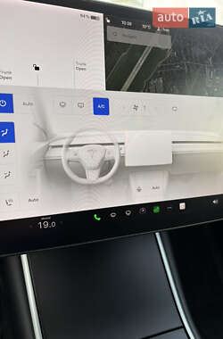Позашляховик / Кросовер Tesla Model Y 2021 в Львові