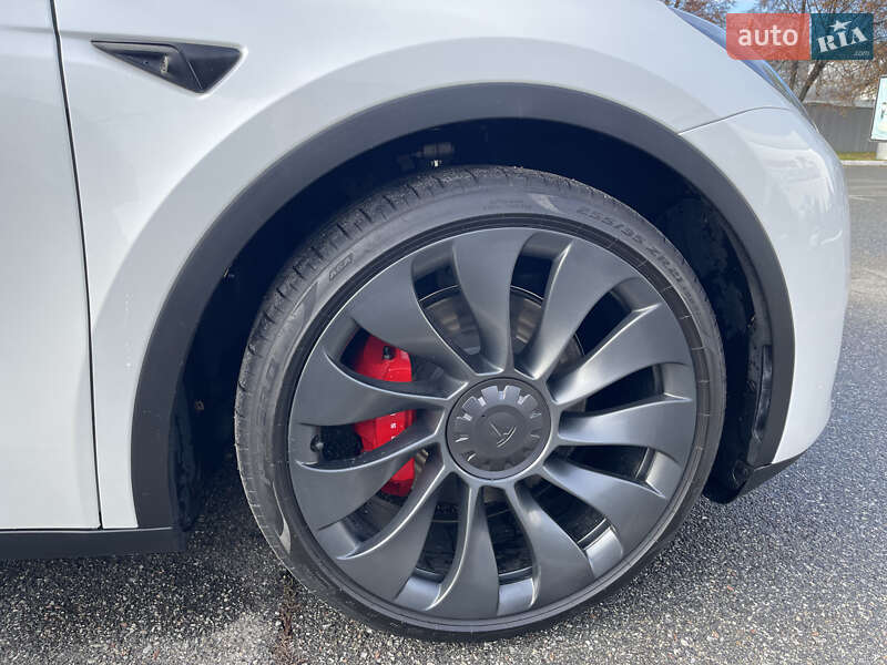 Позашляховик / Кросовер Tesla Model Y 2023 в Києві