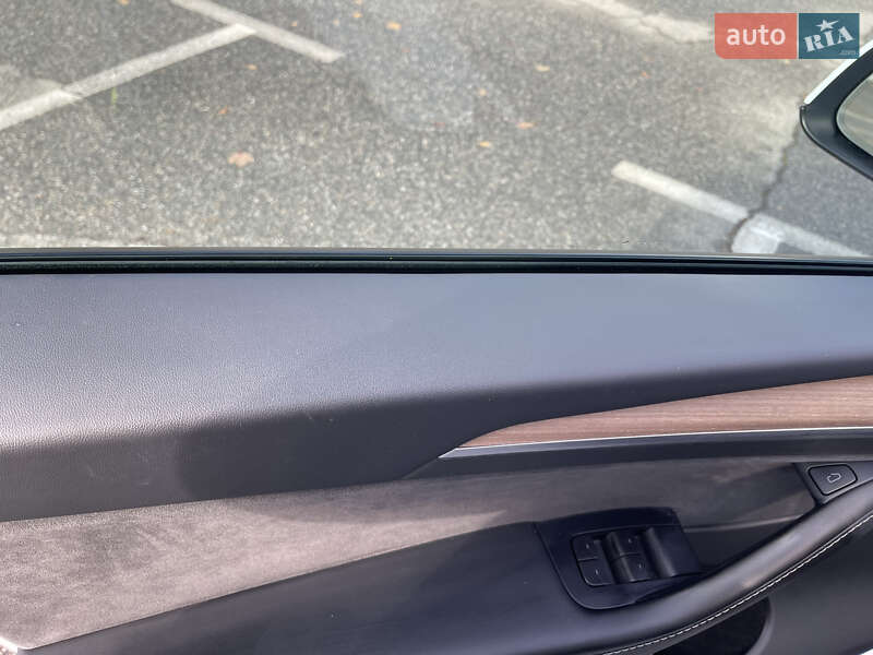 Позашляховик / Кросовер Tesla Model Y 2023 в Києві