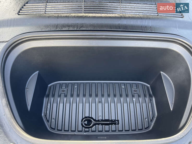 Позашляховик / Кросовер Tesla Model Y 2023 в Києві