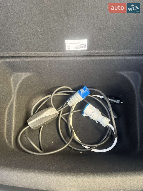 Позашляховик / Кросовер Tesla Model Y 2024 в Львові фото 10 Позашляховик / Кросовер Tesla Model Y 2024 в Львові