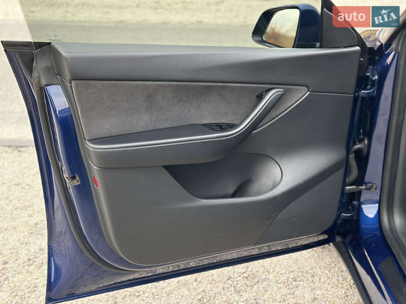 Внедорожник / Кроссовер Tesla Model Y 2020 в Днепре