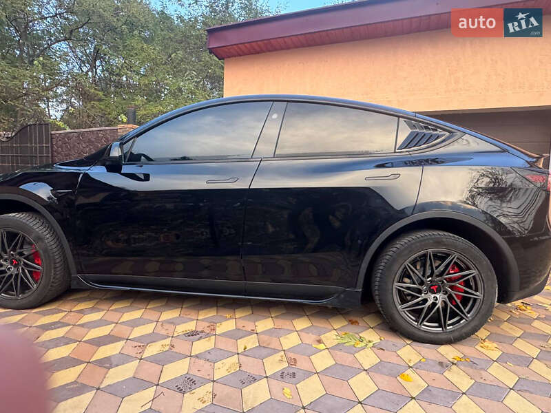 Позашляховик / Кросовер Tesla Model Y 2024 в Києві