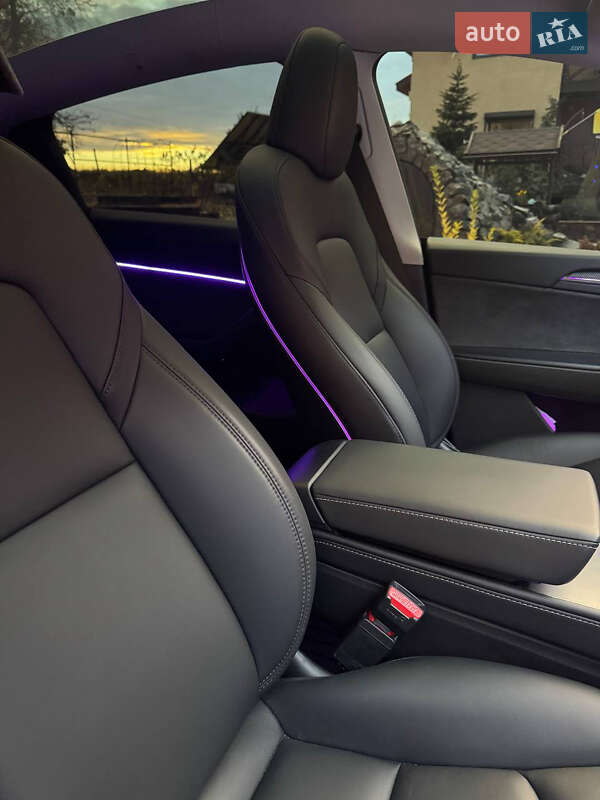 Позашляховик / Кросовер Tesla Model Y 2024 в Києві