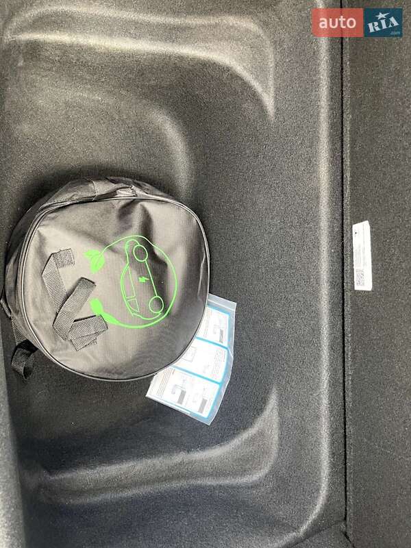 Позашляховик / Кросовер Tesla Model Y 2024 в Харкові фото 22 Позашляховик / Кросовер Tesla Model Y 2024 в Харкові