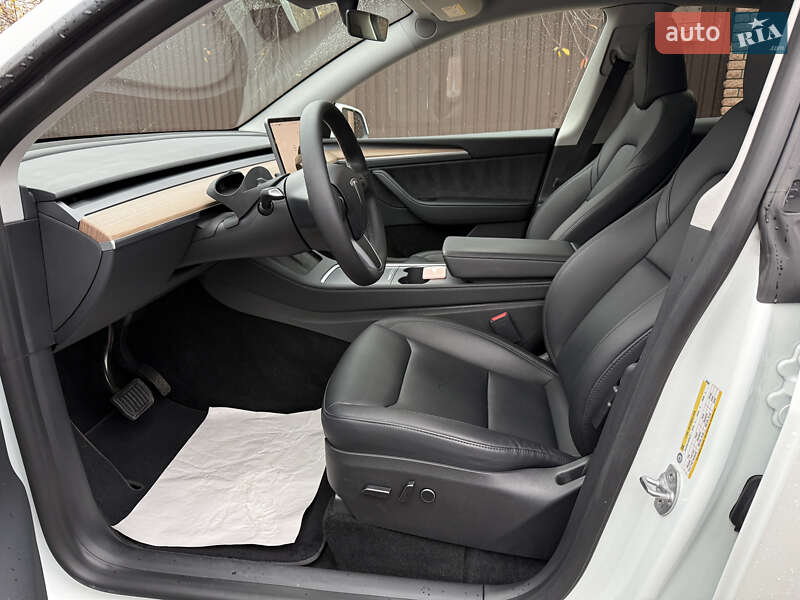 Позашляховик / Кросовер Tesla Model Y 2022 в Києві фото 17 Позашляховик / Кросовер Tesla Model Y 2022 в Києві