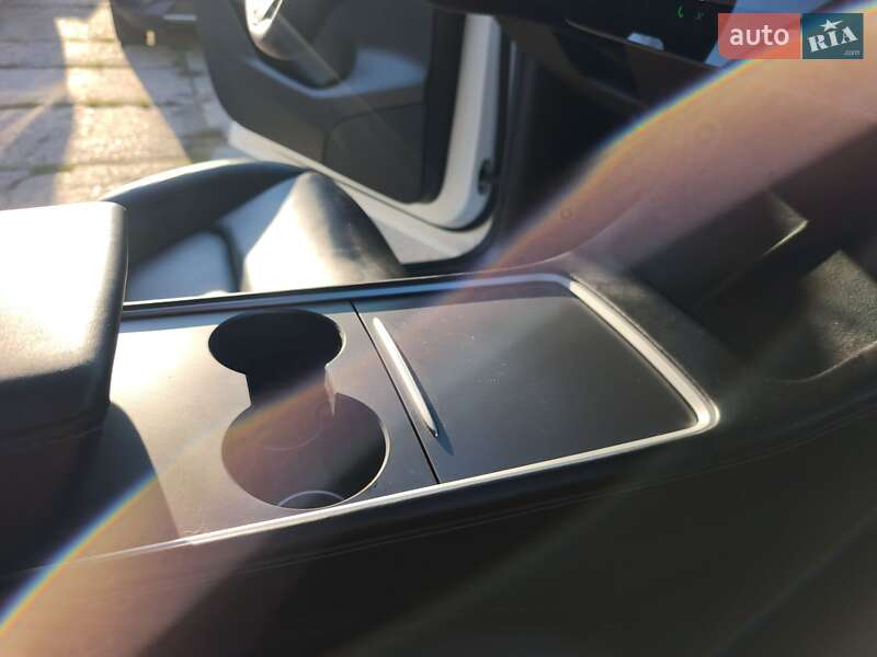 Внедорожник / Кроссовер Tesla Model Y 2021 в Стрые