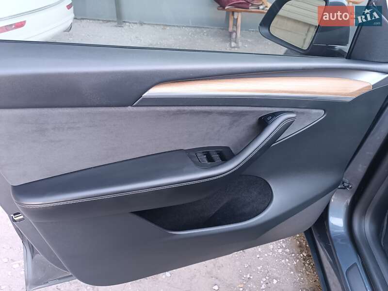 Позашляховик / Кросовер Tesla Model Y 2023 в Дніпрі