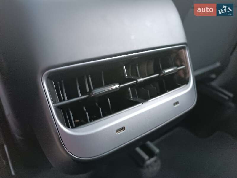 Позашляховик / Кросовер Tesla Model Y 2023 в Дніпрі