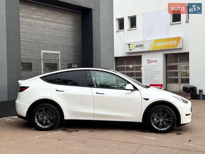 Позашляховик / Кросовер Tesla Model Y 2024 в Києві