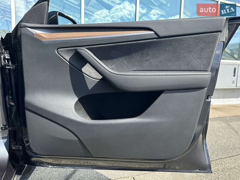 Позашляховик / Кросовер Tesla Model Y 2024 в Києві фото 43 Позашляховик / Кросовер Tesla Model Y 2024 в Києві