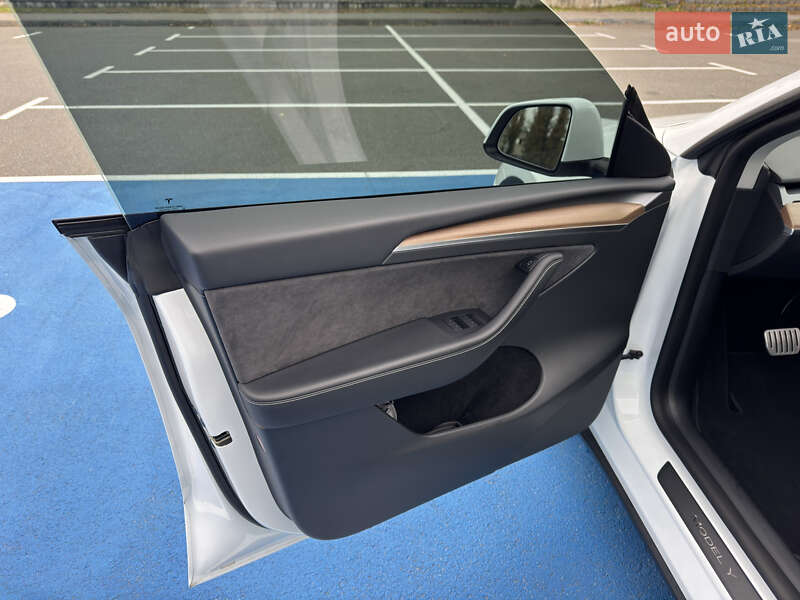 Позашляховик / Кросовер Tesla Model Y 2022 в Києві фото 13 Позашляховик / Кросовер Tesla Model Y 2022 в Києві