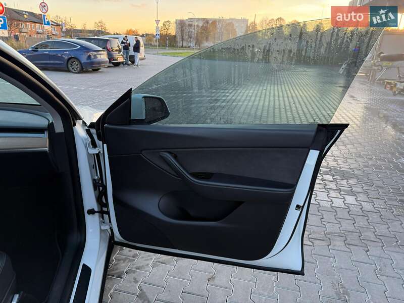 Внедорожник / Кроссовер Tesla Model Y 2020 в Владимире