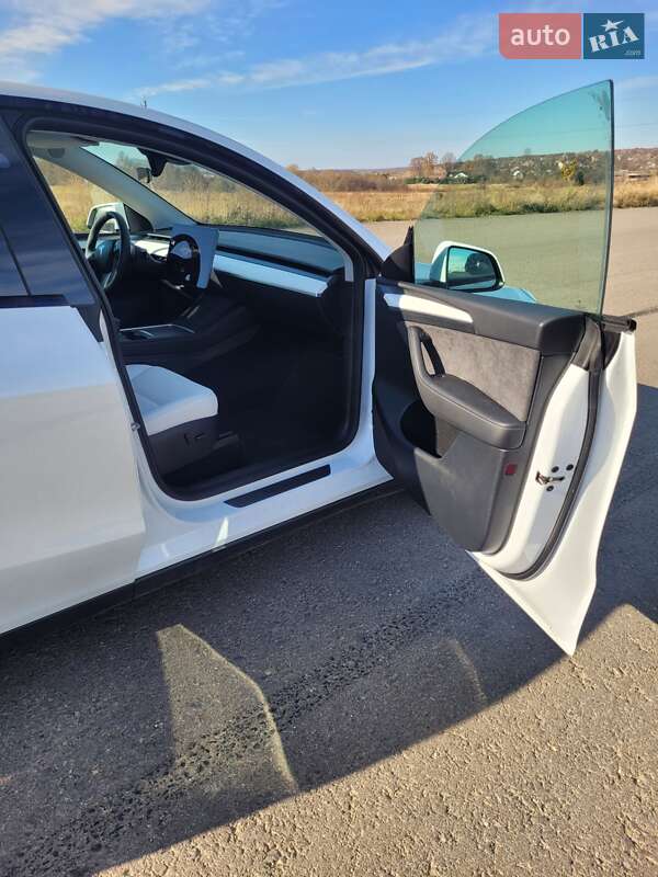 Позашляховик / Кросовер Tesla Model Y 2023 в Львові