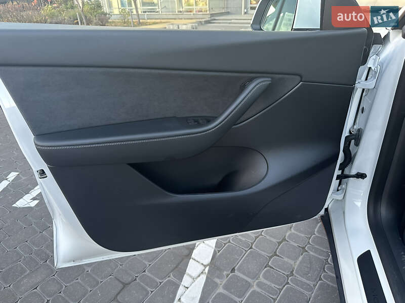 Внедорожник / Кроссовер Tesla Model Y 2022 в Киеве фото 7 Внедорожник / Кроссовер Tesla Model Y 2022 в Киеве