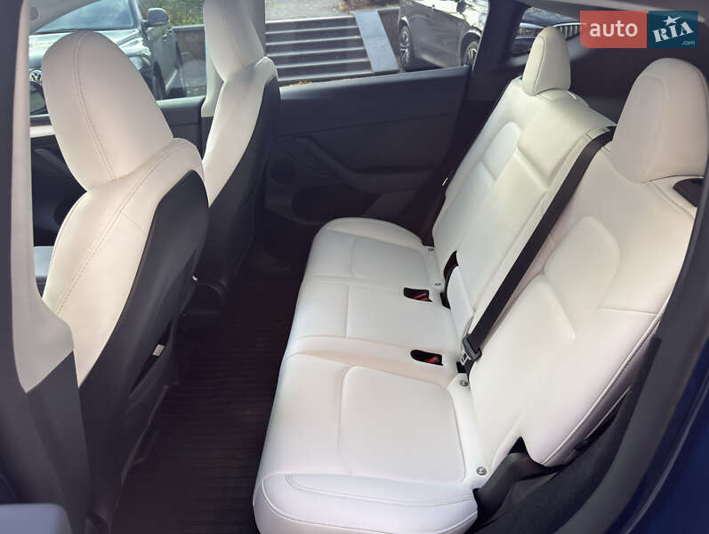 Позашляховик / Кросовер Tesla Model Y 2024 в Києві