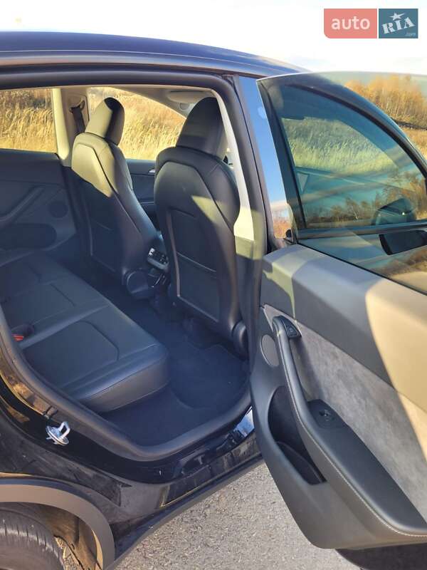 Внедорожник / Кроссовер Tesla Model Y 2023 в Львове